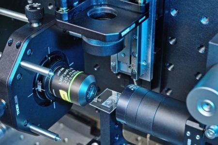 UKP-Laser: Große Fortschritte beim Abtragen transparenten Materials