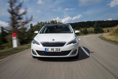 Kompakte Rivalen: Peugeot 308 und Seat León
