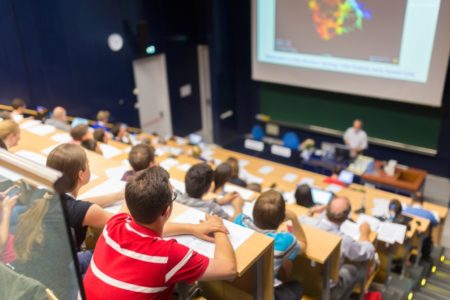 Aachener Forscher: Hörsäle und Klassenräume brauchen mehr Luft