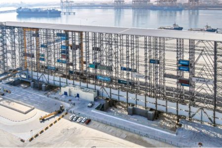 Hochregallager für Seecontainer in Dubai erfolgreich getestet