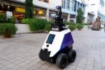 Roboterpolizist rügt Parksünder und Raucher
