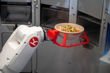 Mittagspause einmal anders – Roboter rotiert in der Kantine
