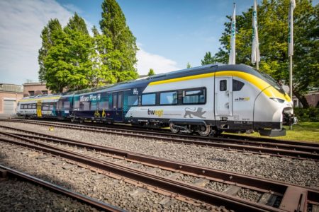 Deutsche Bahn lässt neuen Wasserstoffzug in Krefeld rollen