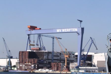 Bundeswehr: Marine startet in den MV Werften in Warnemünde