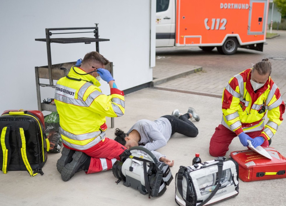 Warum Fährt Der Notarzt Hinter Dem Krankenwagen Der Notarzt kommt via 5G