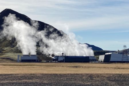 Mit Geothermie und Wasserkraft deckt Island seinen Energiebedarf