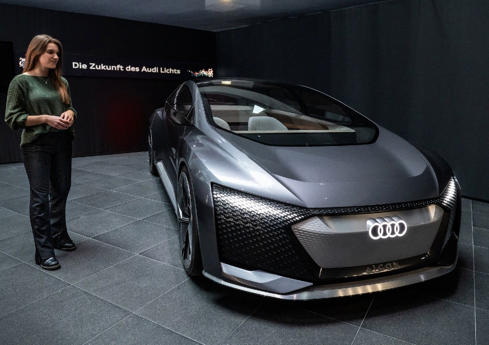 Audi Museum zeigt die Geschichte der Autoscheinwerfer