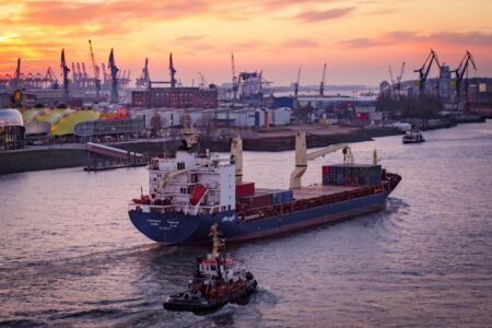 Containerschiffe: Bewegte Zeiten auf dem Meer