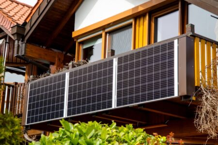 Solar: Was Sie über Balkonkraftwerke jetzt wissen müssen – und warum Sie auf die Betriebserlaubnis achten sollten