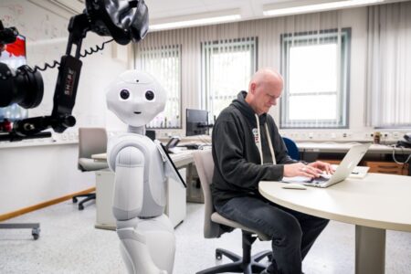 Roboter „Pepper“ soll im Auftrag des NDR Plattdeutsch schnacken