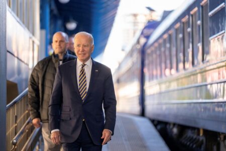 Fotoausstellung würdigt die Leistung der ukrainischen Eisenbahner