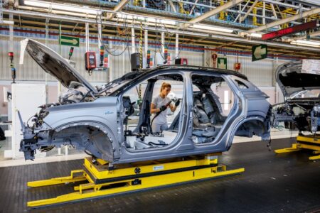 Renault will Kosten für Fahrzeuge durch vernetzte Produktion und KI deutlich senken