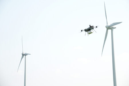 Erstes Mal bundesweit: Drohnenflotte startet Lieferdienst
