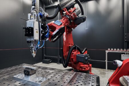 3D-Druck: Roboter trägt Metall auf und fräst präzise nach