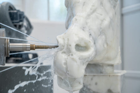 Roboter unterstützt Bildhauer: Wie Marmor aus Carrara heute in Form kommt