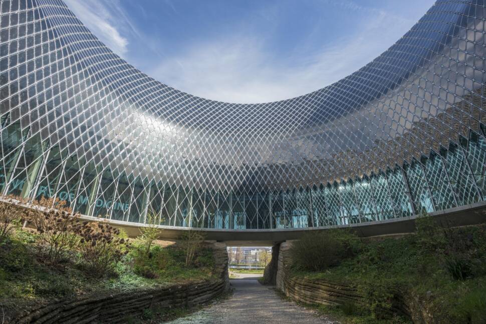 Novartis Pavillon, Architekturbüro AMDL CIRCLE und Architekt Michele De Lucchi, Novartis-Campus, Holzkonstruktion, Fassade mit Photovoltaik, Basel, Kanton Basel-Stadt, Schweiz, Europa
