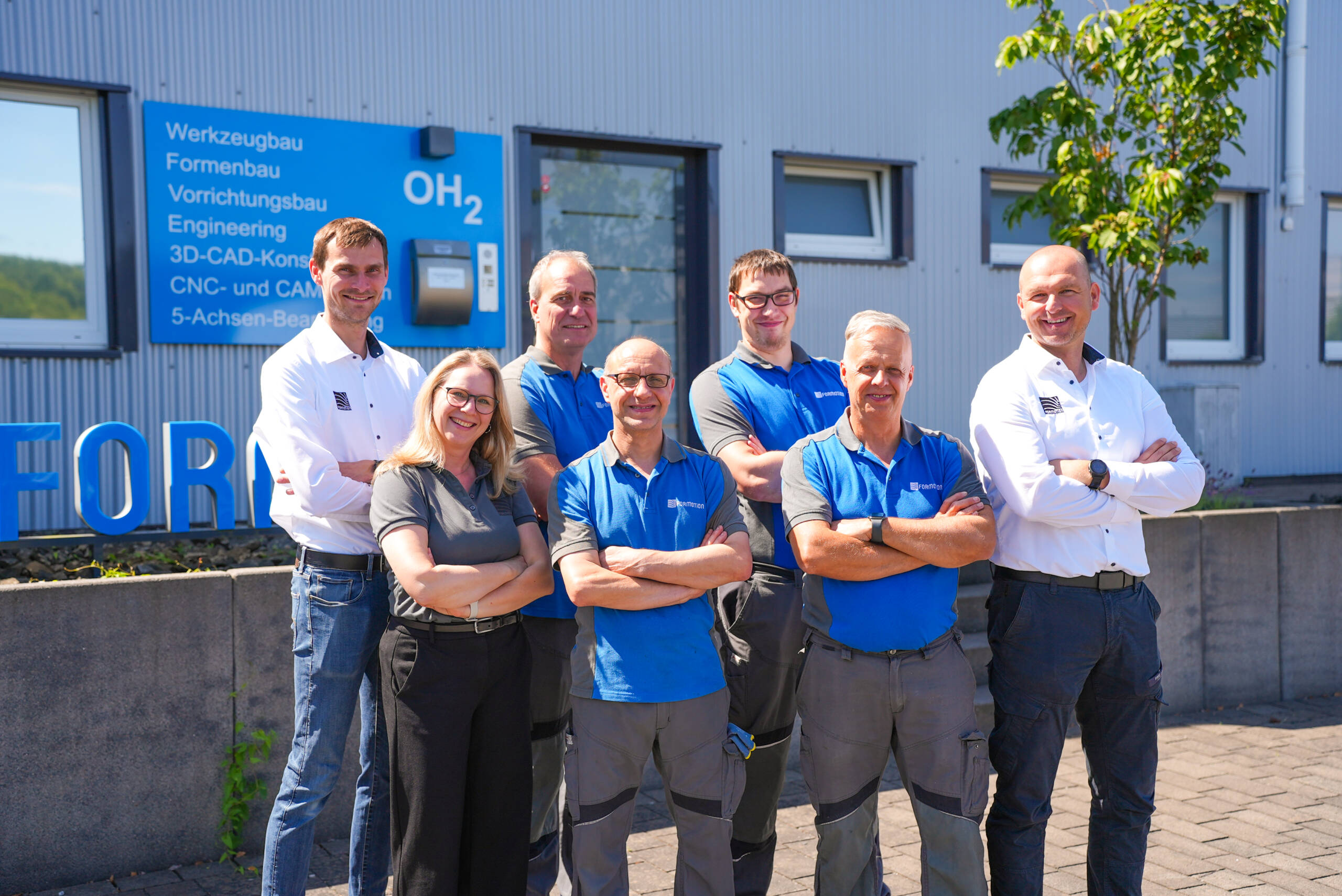 Das eingespielte Team der Formotion GmbH aus Wilnsdorf ist auf die Aluminiumbearbeitung spezialisiert und integriert Sensoren in seine Werkzeuge. Foto: FORMOTiON GmbH