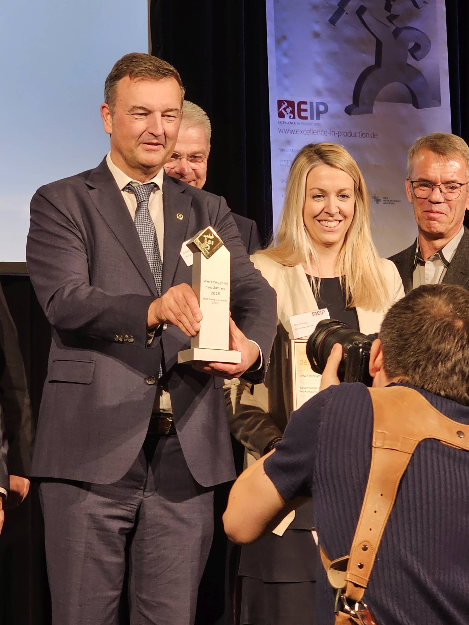 Robert Frittrang, Werkleiter des BMW Group Werks Eisenach, freut sich über die Auszeichnung als bester Werkzeugbau des Jahres 2025.
Foto: Martin Ciupek