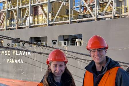 Container per Roboter sicher verriegeln