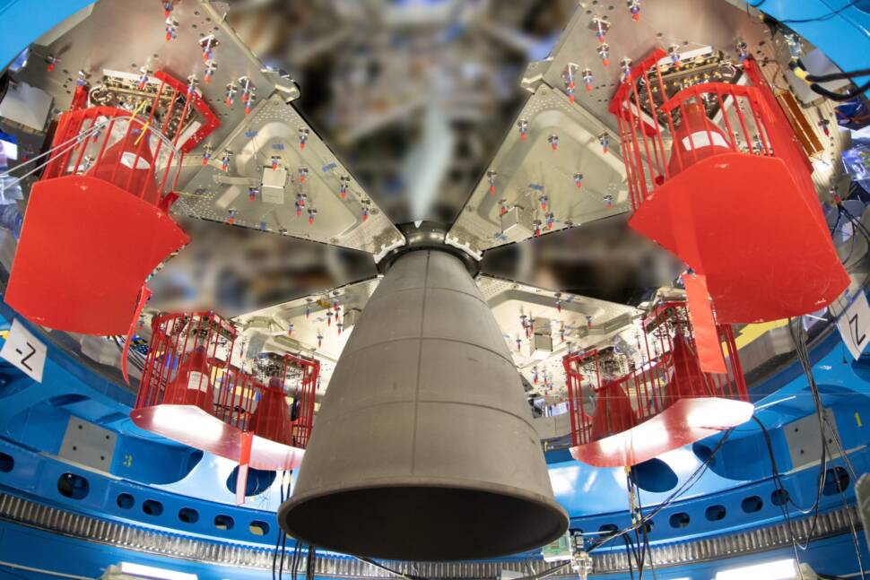 Ein Europea Service Module der Orion-Mondkapsel in der Fertigung bei Airbus in Bremen.