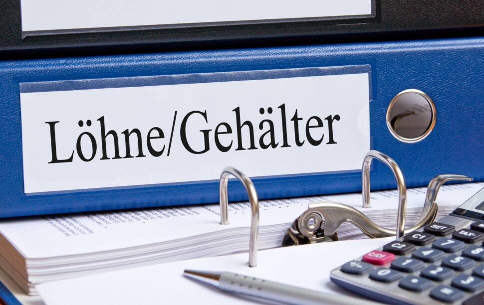 Aktenordner mit der Aufschrift Löhne/Gehälter