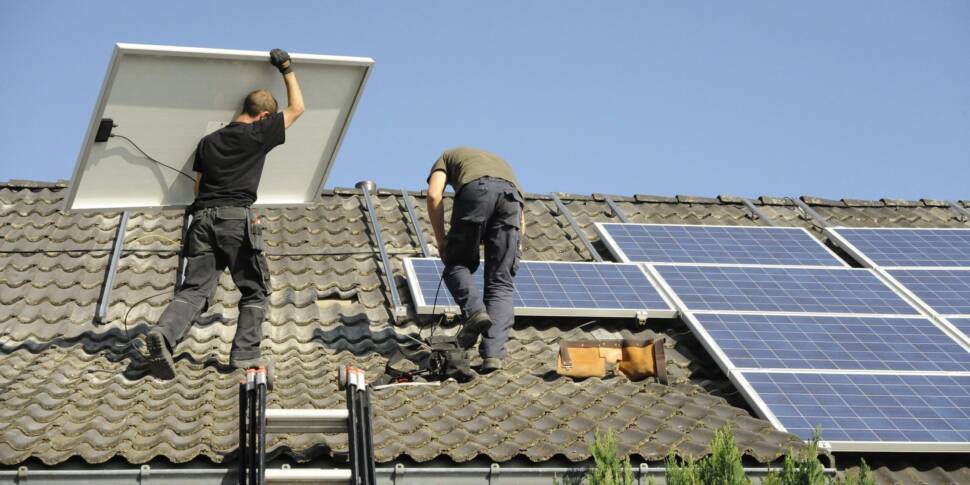 Installation einer Solarstromanlage auf einem Hausdach