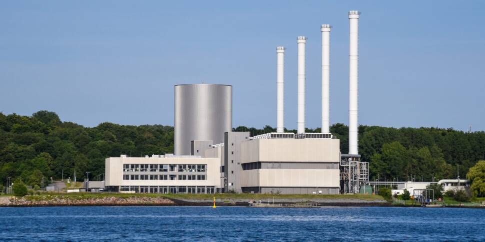 Kraftwerk an einem Fluss in Kiel