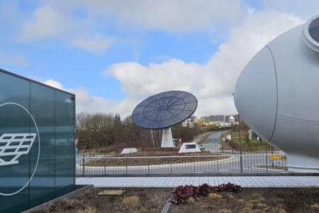 Alles elektrisch: All Electric Society an Gebäuden und in der Fabrik wird auf die Probe gestellt