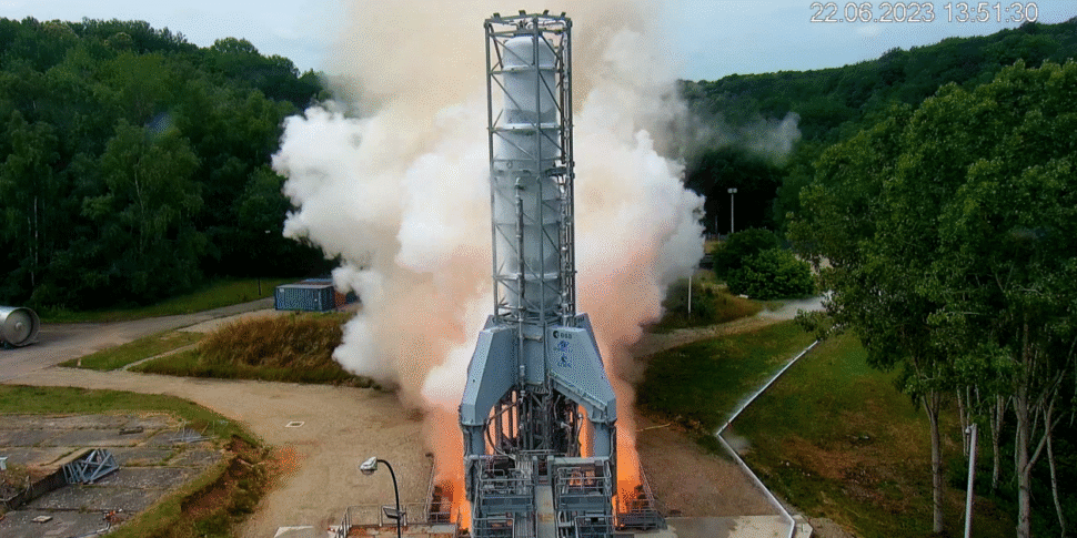 Die ArianeGroup zündet zum ersten Mal das Protheus-Triebwerk am Standort Vernon in Frankreich.