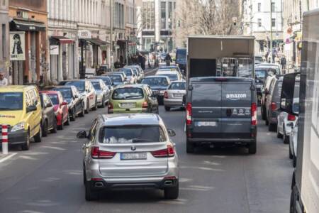 Vorbild London: Weniger und teurere Parkplätze lassen Verkehr „verdunsten“