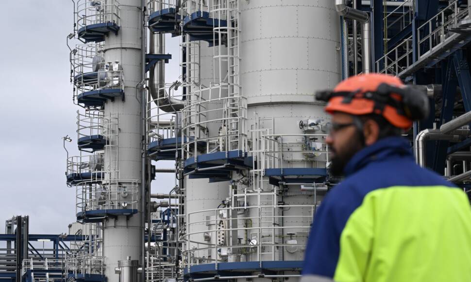 Chemiearbeiter in der Bioraffinerie Leuna.
