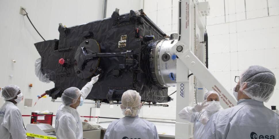 Der Wettersatellit MTG-I2 im Reinraum.