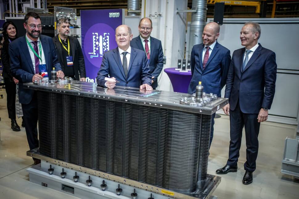 Giga-Euphorie: Olaf Scholz bei der Fabrik­eröffnung von Siemens Energy in Berlin (2023).