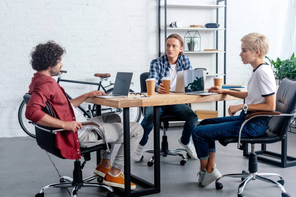 Start-ups denken häufiger eher in Technologien, als in Geschäftsmodellen. Vernetzung mit Vertretern aus der Praxis führt oft auf den richtigen Weg in die Vermarktung. Foto: AndrewLozovyi/Smarterpix