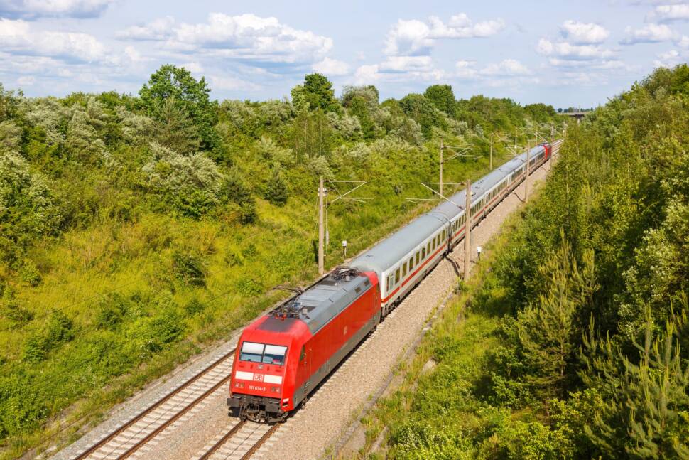 Intercity auf Schnellfahrstrecke